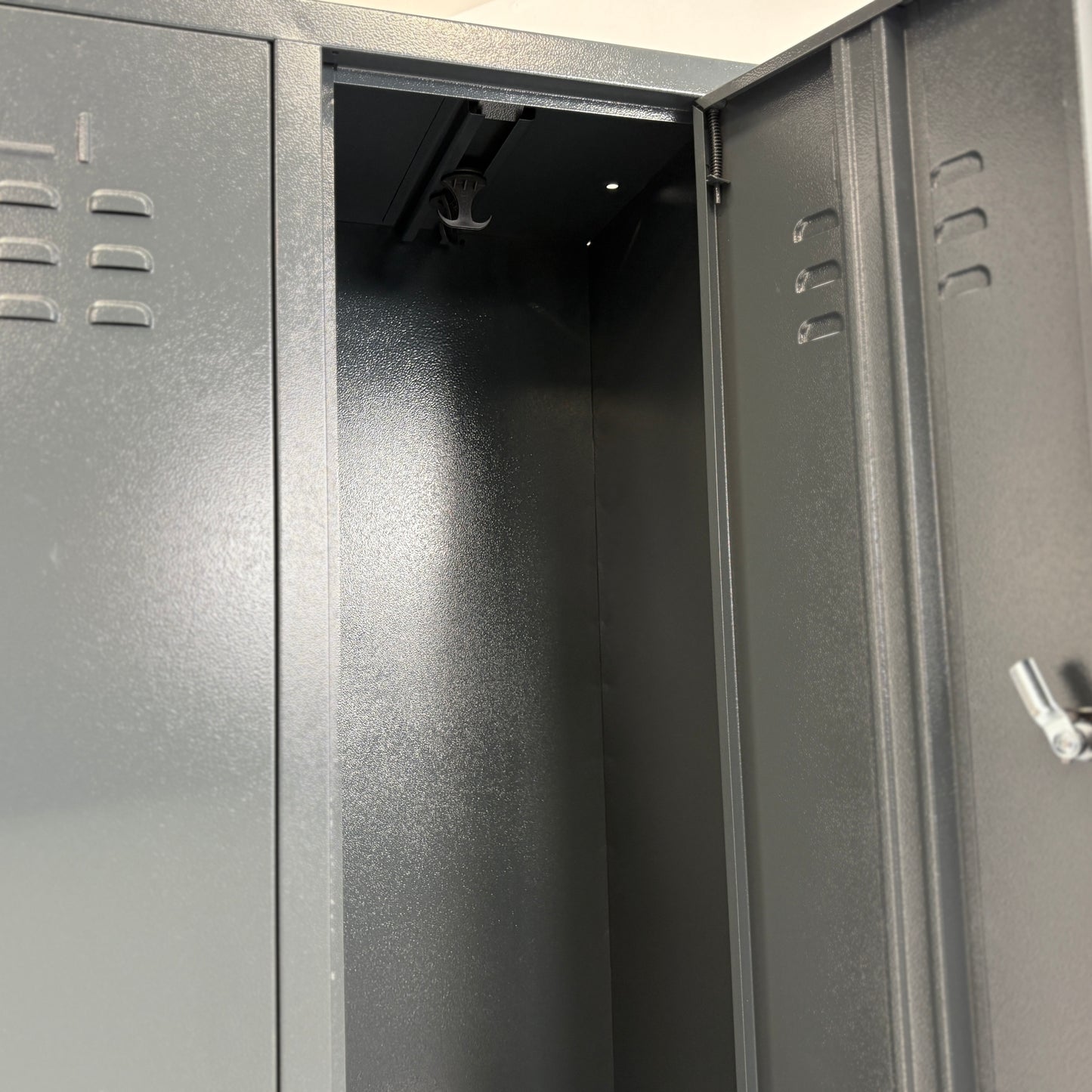 Locker vierdeurs 66x37x198cm Antracietgrijs